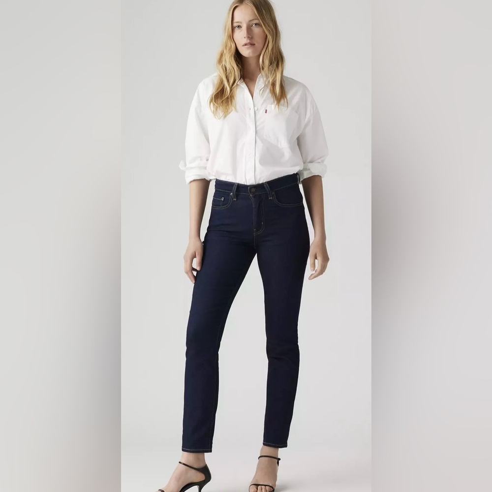 NWOT Levi's Classic Blue Women's Jeans 724 HIGH RISE STRAIGHT STRETCH Dk Wash 28